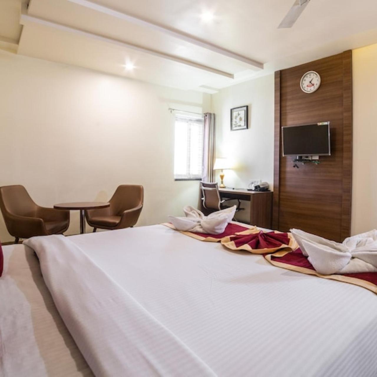 Hotel Svm Grand Medipally Hyderabad Esterno foto