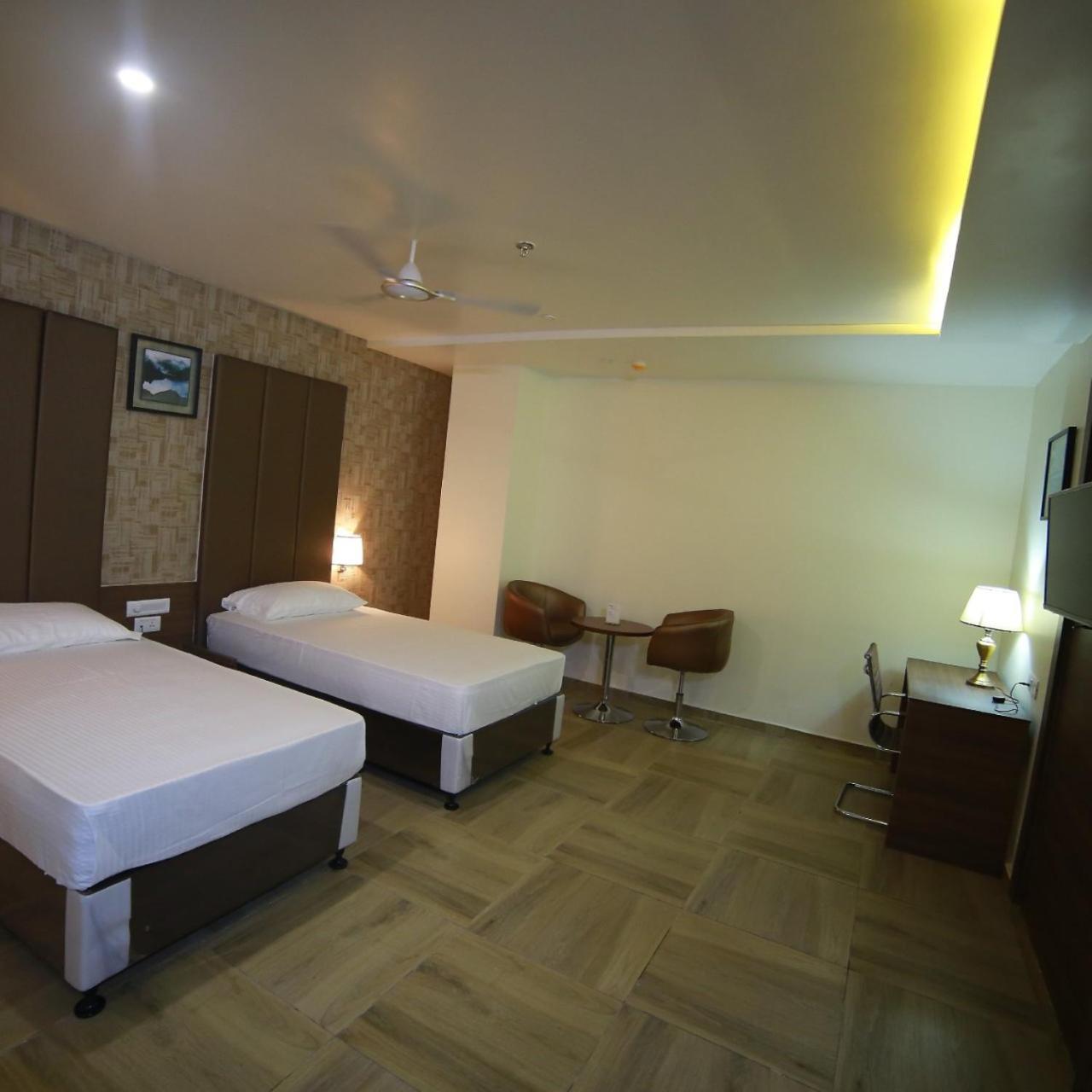 Hotel Svm Grand Medipally Hyderabad Esterno foto