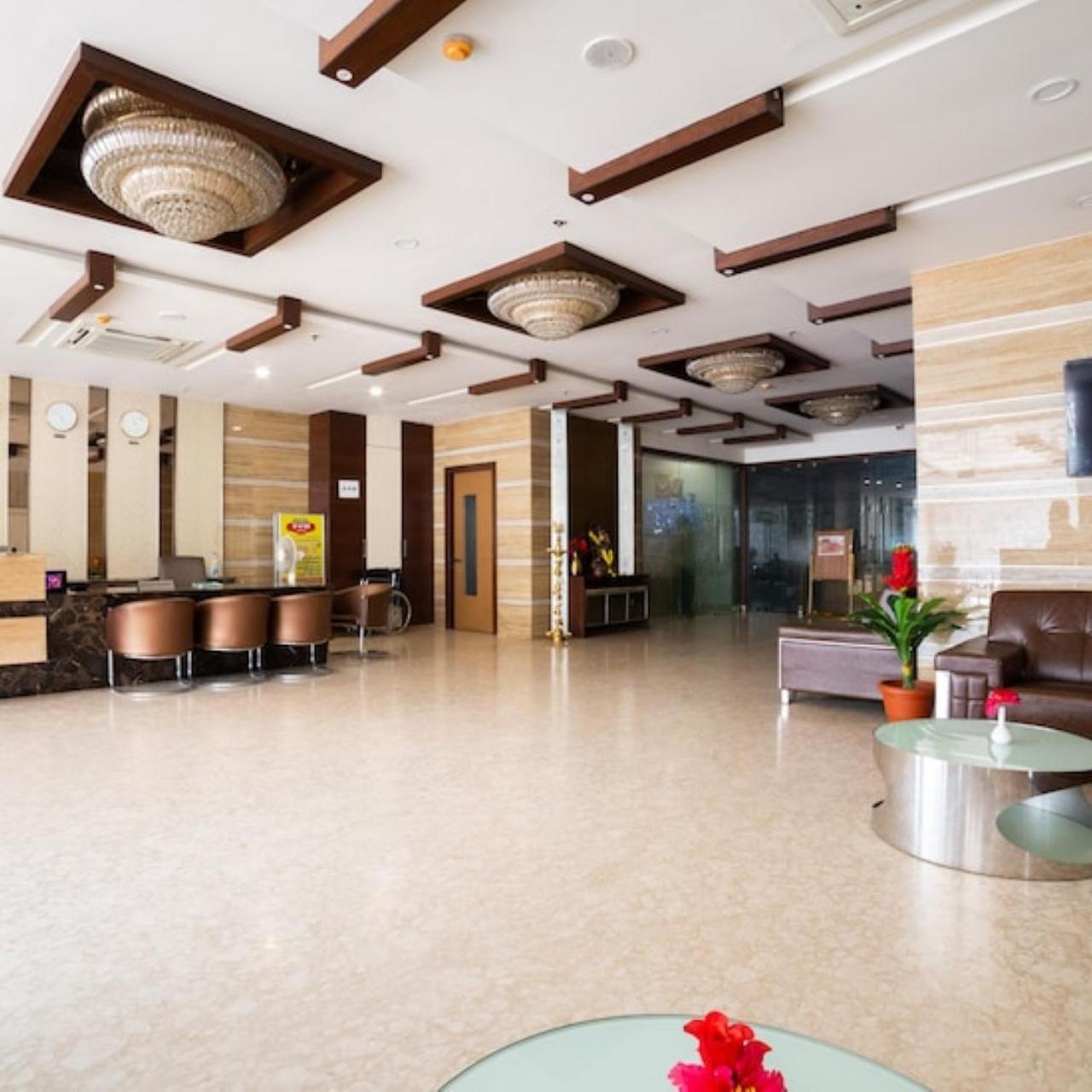 Hotel Svm Grand Medipally Hyderabad Esterno foto