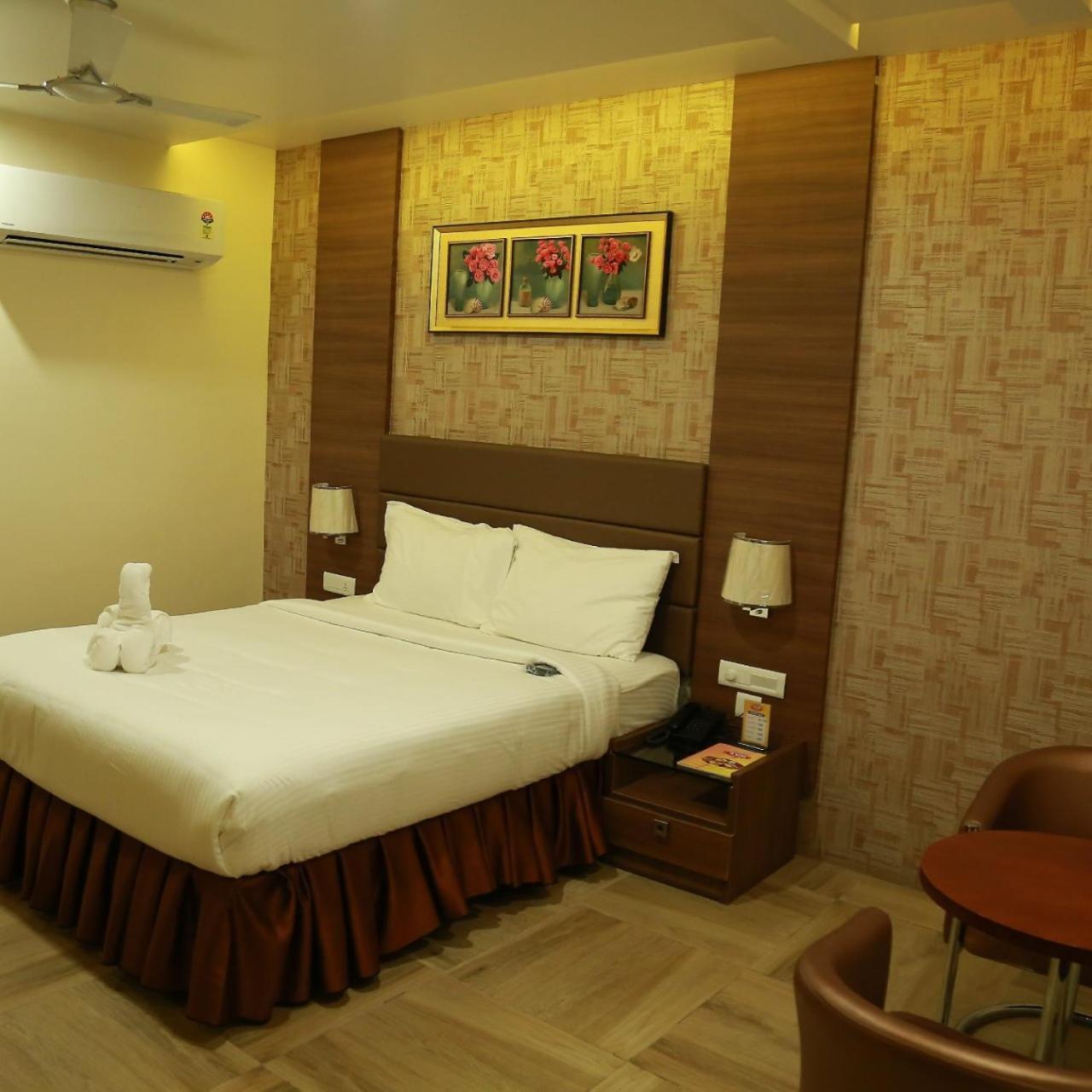 Hotel Svm Grand Medipally Hyderabad Esterno foto
