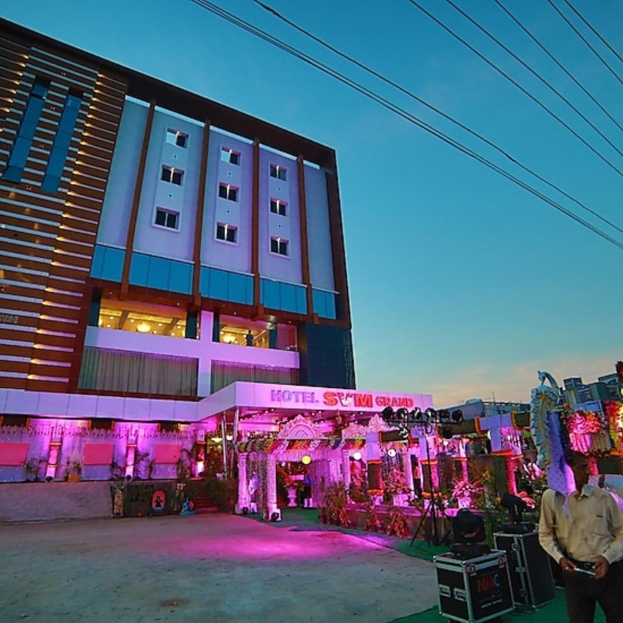 Hotel Svm Grand Medipally Hyderabad Esterno foto