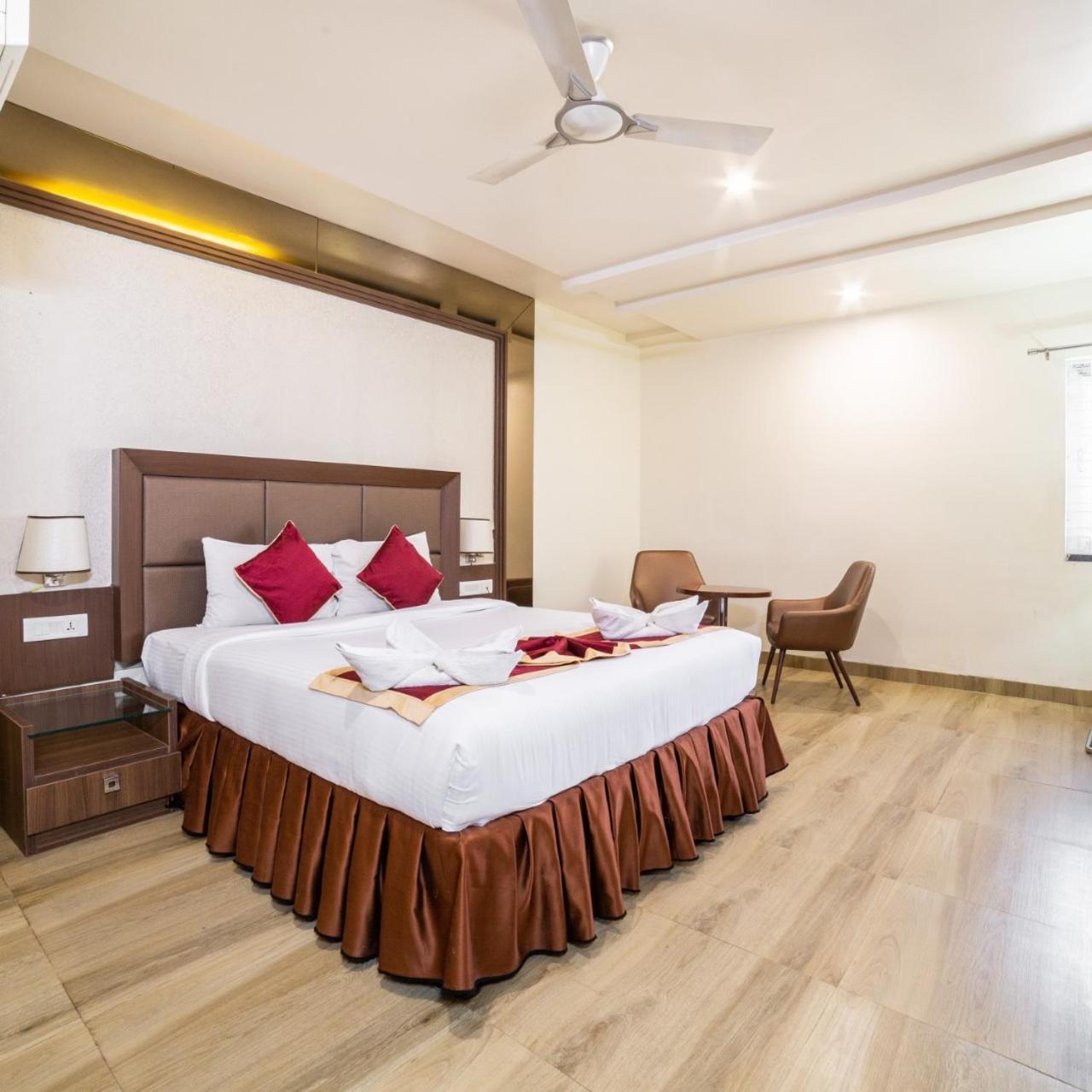 Hotel Svm Grand Medipally Hyderabad Esterno foto