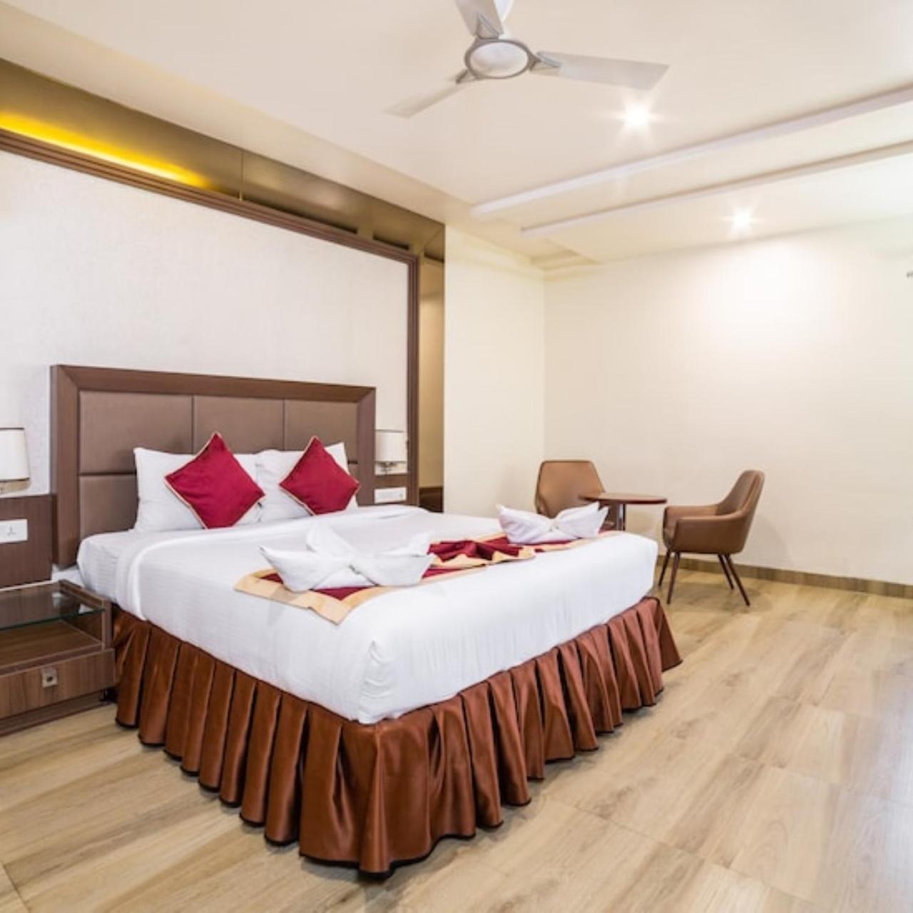 Hotel Svm Grand Medipally Hyderabad Esterno foto