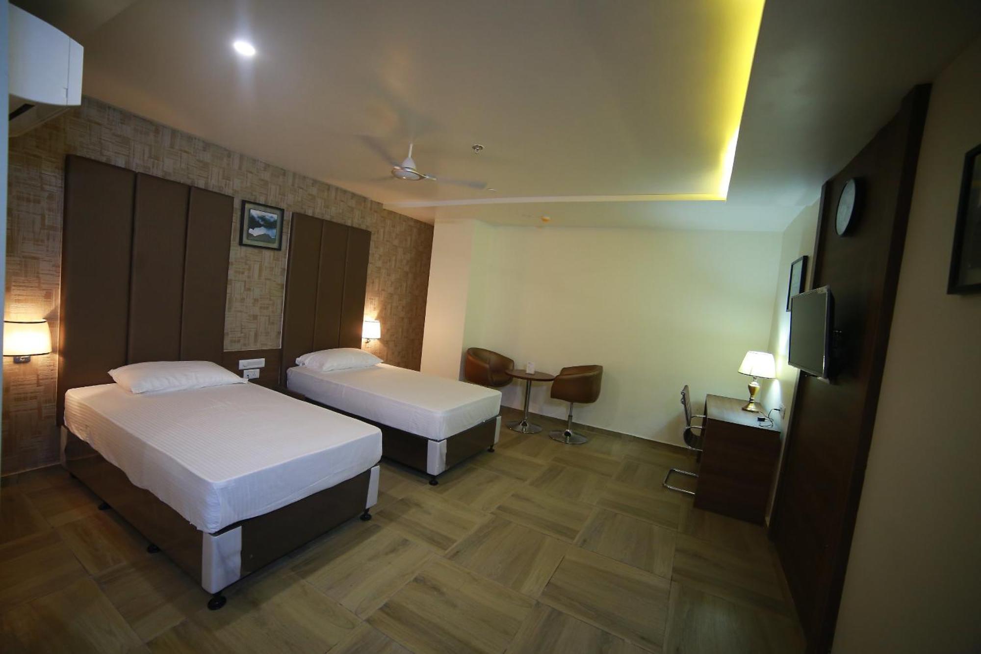 Hotel Svm Grand Medipally Hyderabad Esterno foto