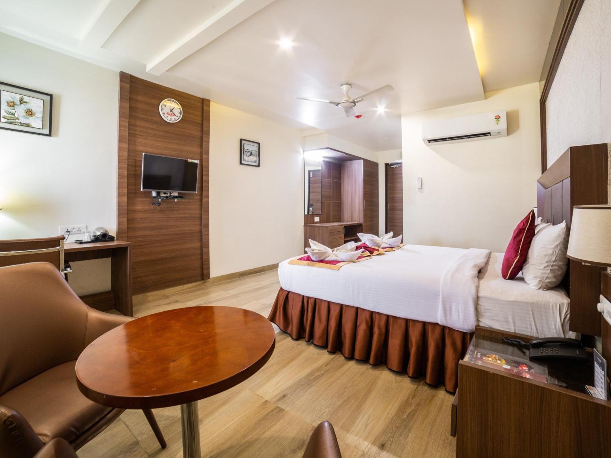 Hotel Svm Grand Medipally Hyderabad Esterno foto