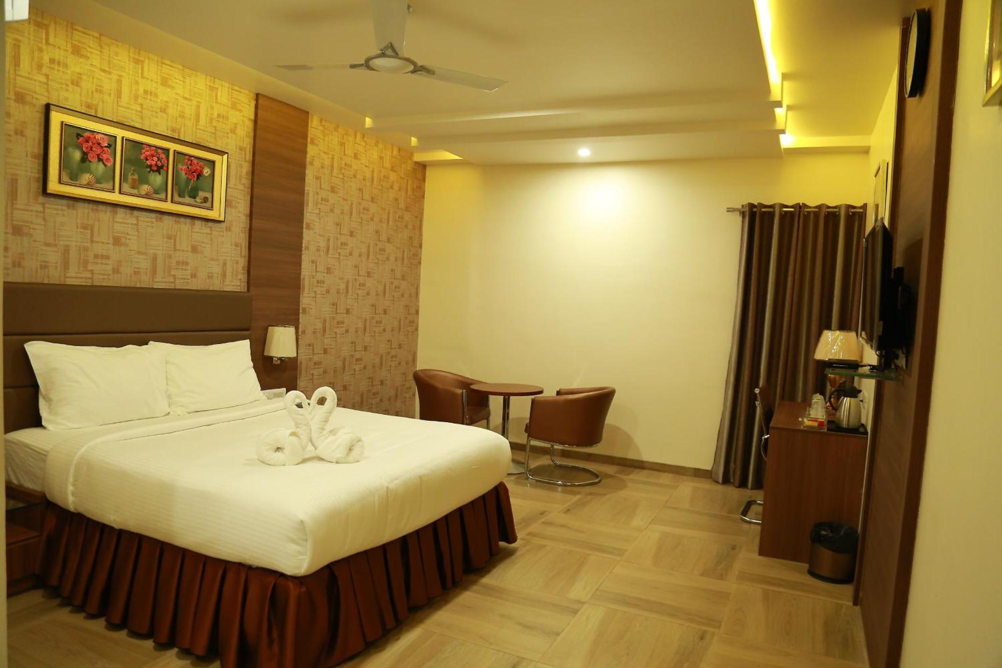 Hotel Svm Grand Medipally Hyderabad Esterno foto